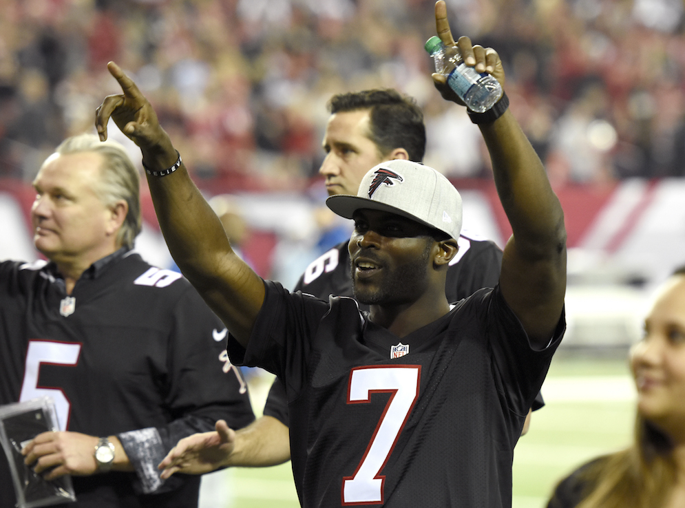 Mike Vick hired by FOX Sports as studio analyst