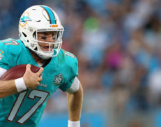 Ryan Tannehill injures left knee at Dolphins practice