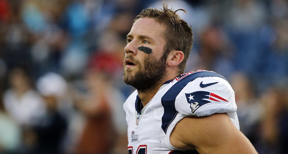 julian-edelman-reads-from-childrens-book-about-overcoming-adversity-at-boston-jcc
